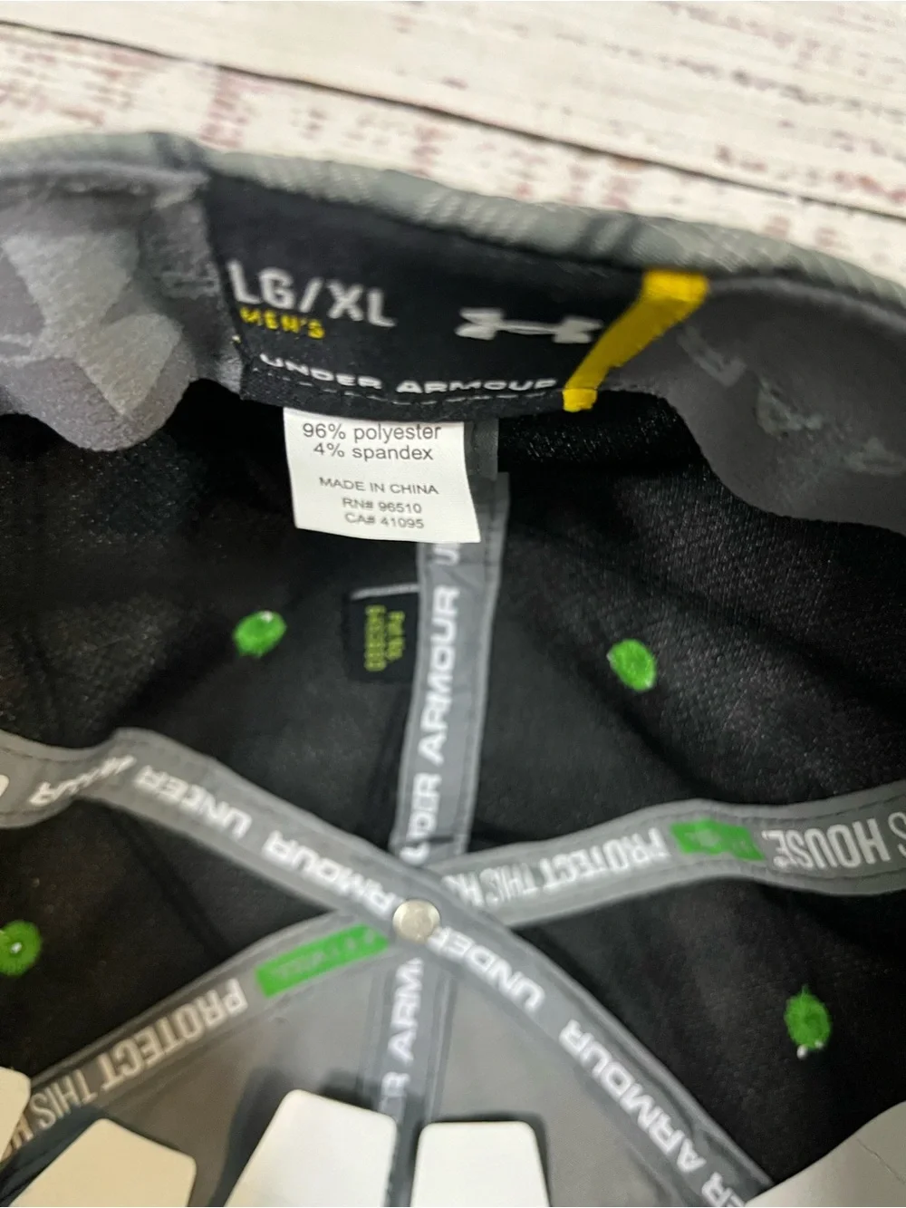 Under Armour UA Performance grey plaid stretch-fitted Golf hat Size LG/XL
